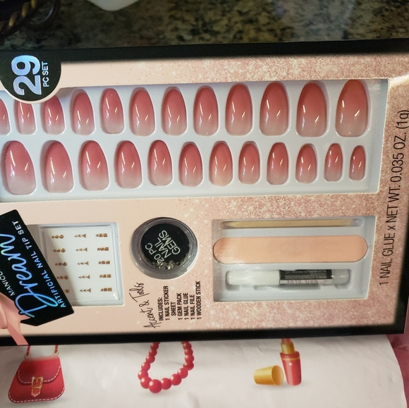 L.A. Colors Dream Artificial Manicure Nail 29 piece Set with Gems Pink & White - Picture 10 of 11